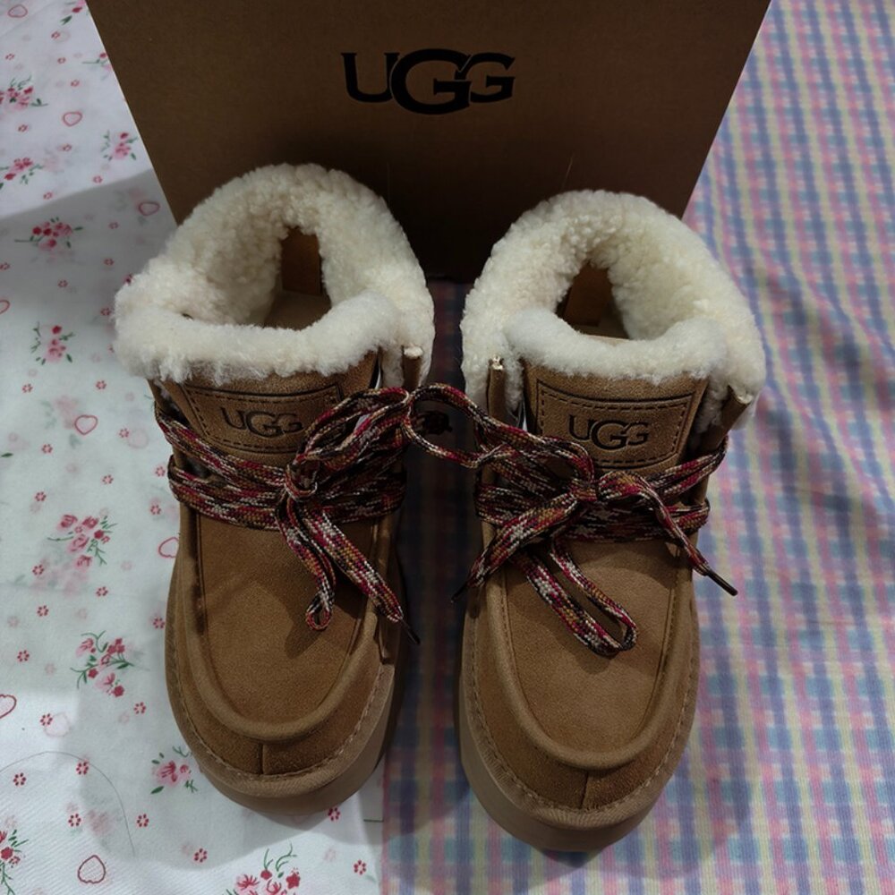 UGG Funkarra Lace-up Snow Boots